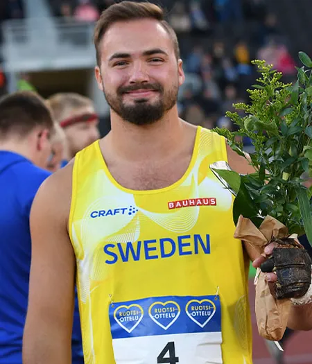Ragnar Carlsson tog hem släggtävlingen för Sverige i Finnkampen.